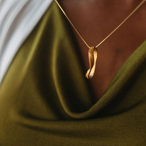 Vermeil Mobius Crosshatch Texture Necklace