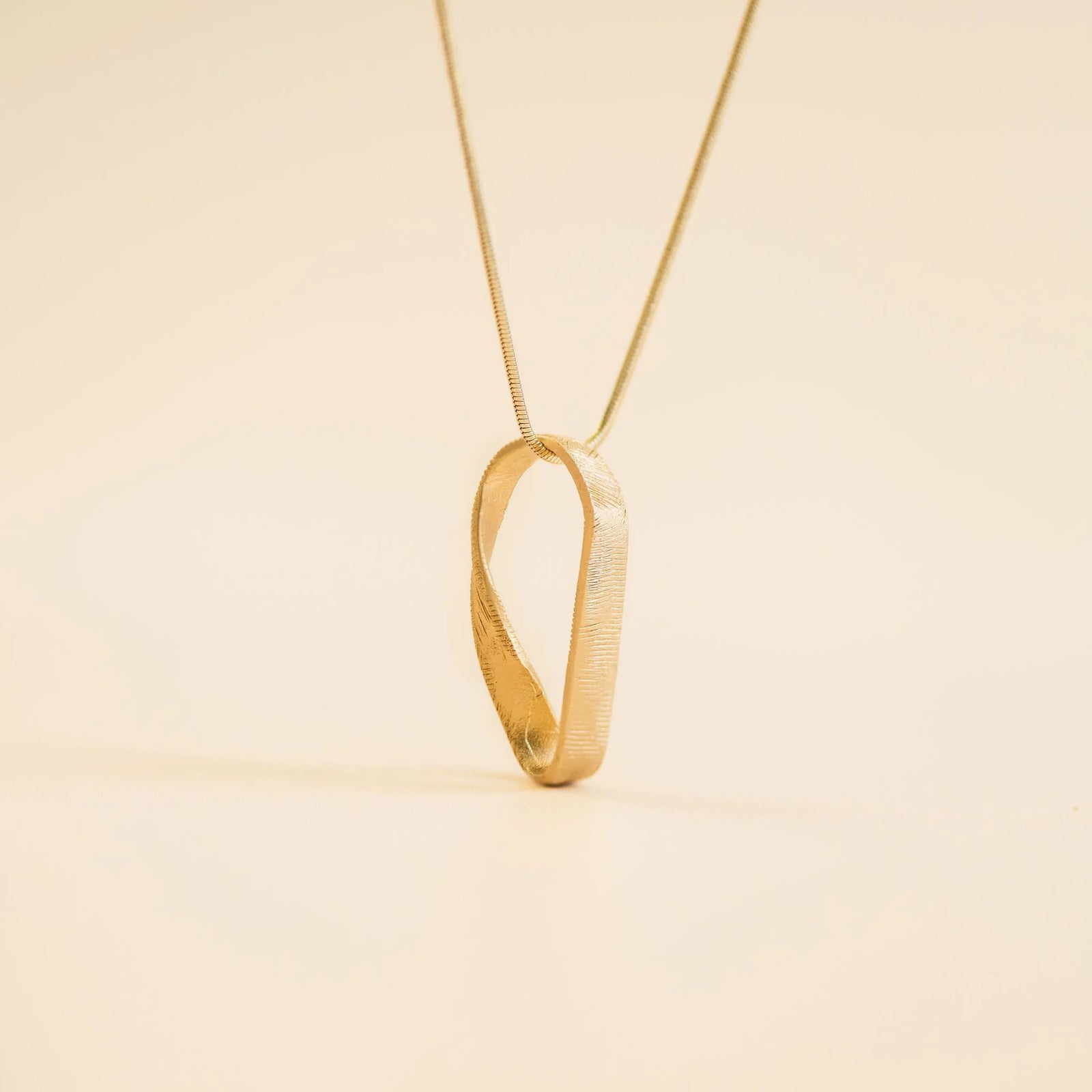 Vermeil Mobius Crosshatch Texture Necklace